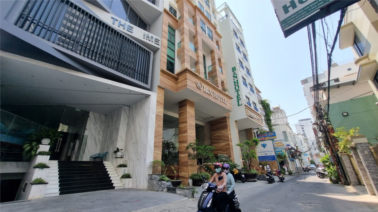 Khánh Hòa: Bát nháo việc khách sạn tự phong sao (01/5/2023)